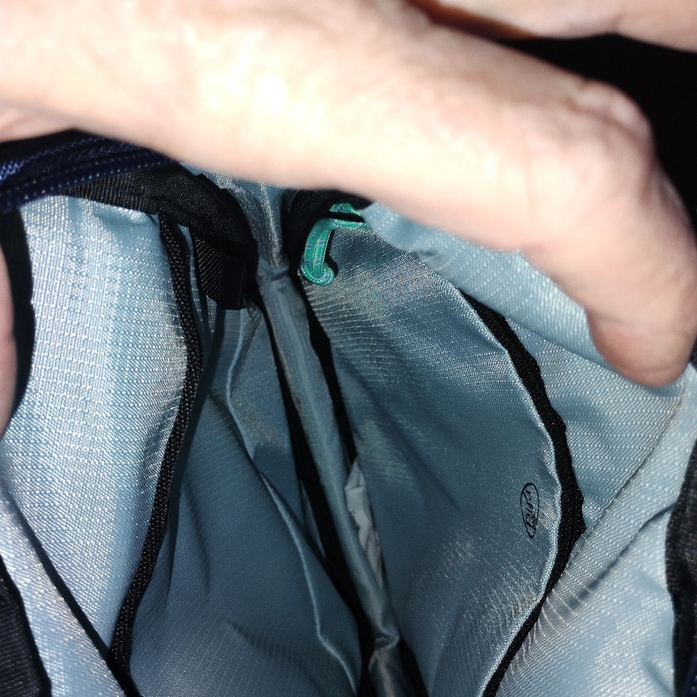 Travelon Greenlander Anti Theft Small Crossbody - Picture 6 of 7